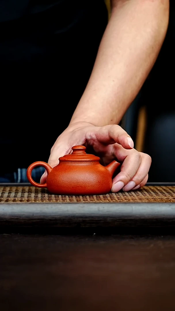 茶壶紫砂宜兴紫砂壶      6 绝红降坡