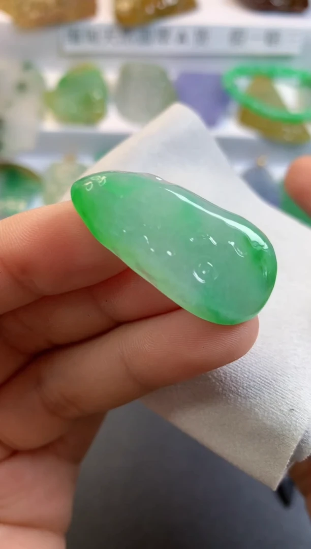 颈饰未镶嵌翡翠