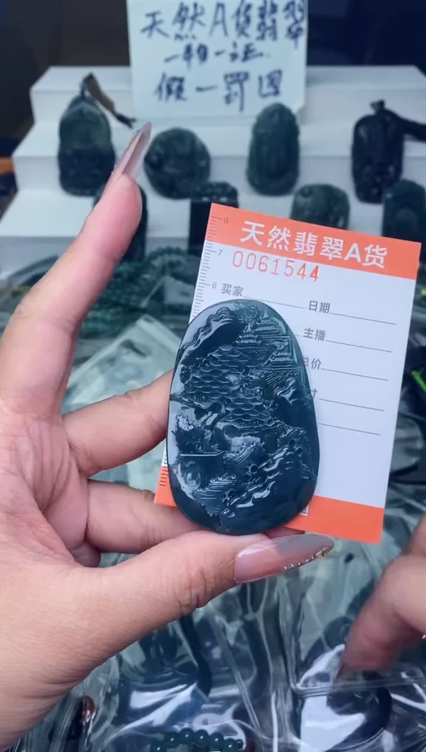 翡翠未镶嵌颈饰