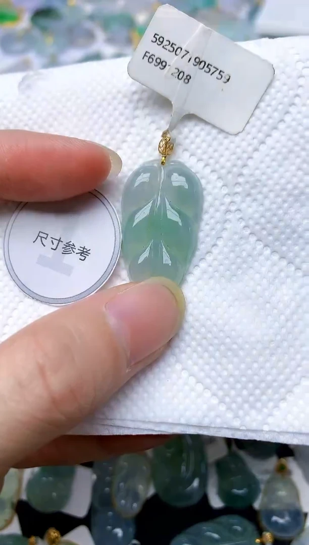 颈饰18K金镶嵌翡翠天然A货翡翠
