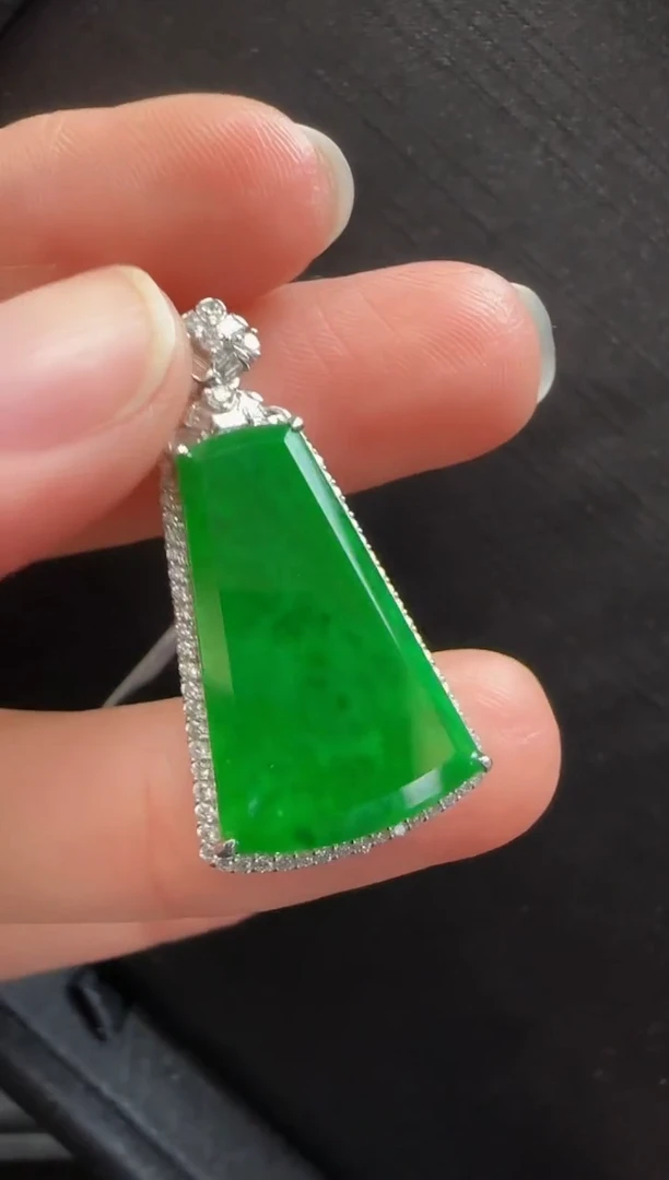 【闪购商品】翡翠颈饰18K金镶嵌931无事牌一个