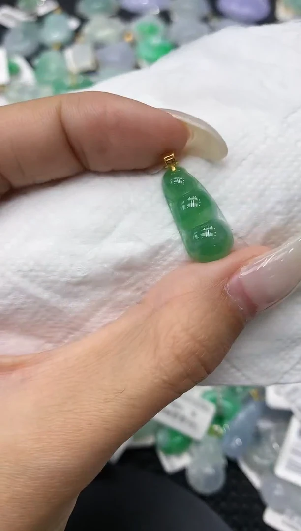 颈饰18K金镶嵌翡翠11111111111