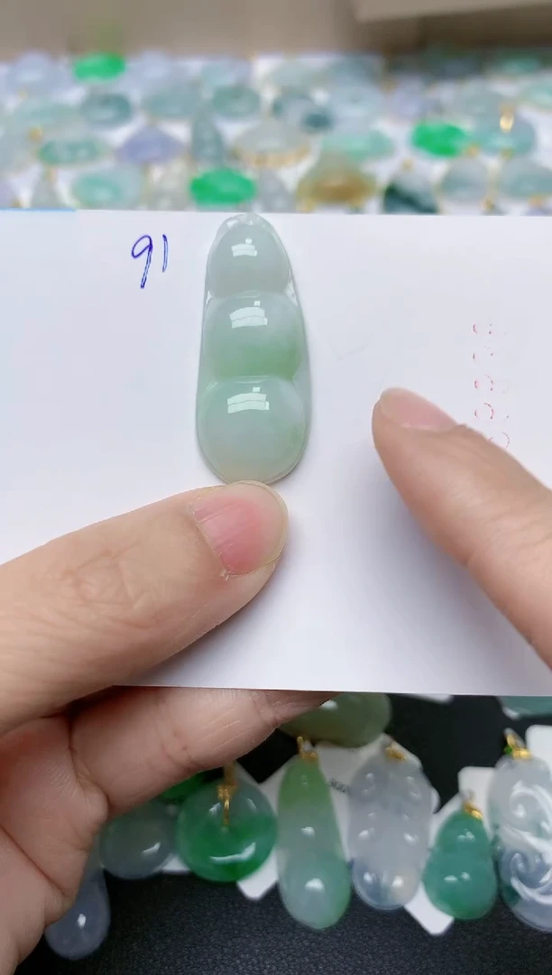 【闪购商品】翡翠颈饰未镶嵌天然翡翠A货