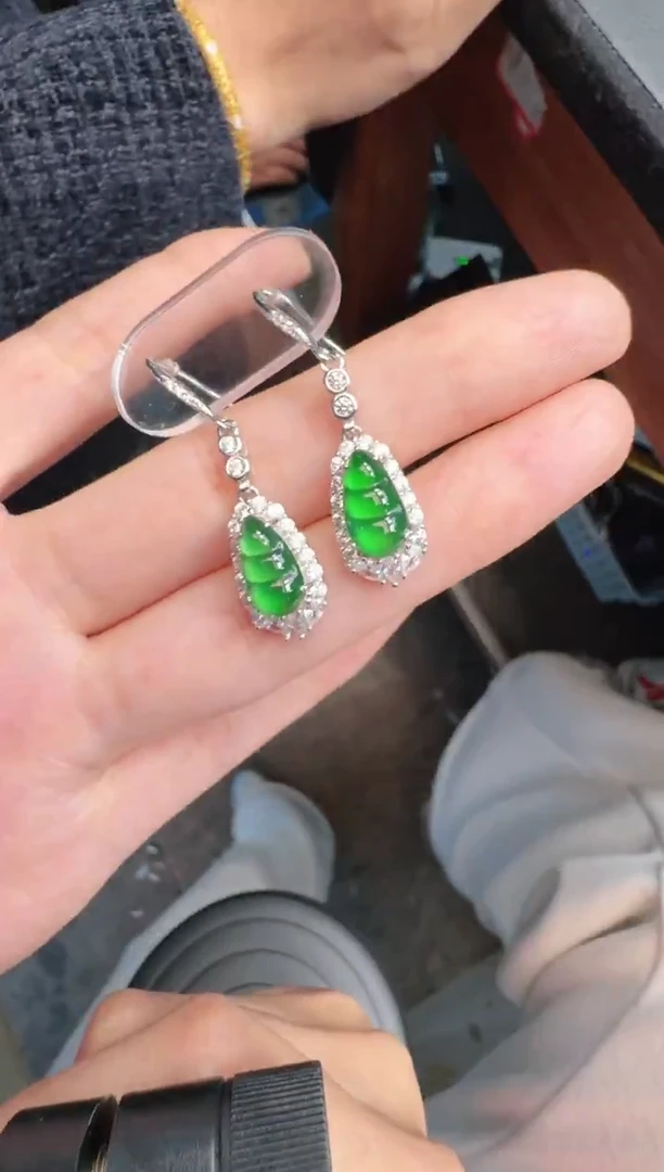 未镶嵌定制翡翠A货有轻微色差属于正常现象，耳钉1