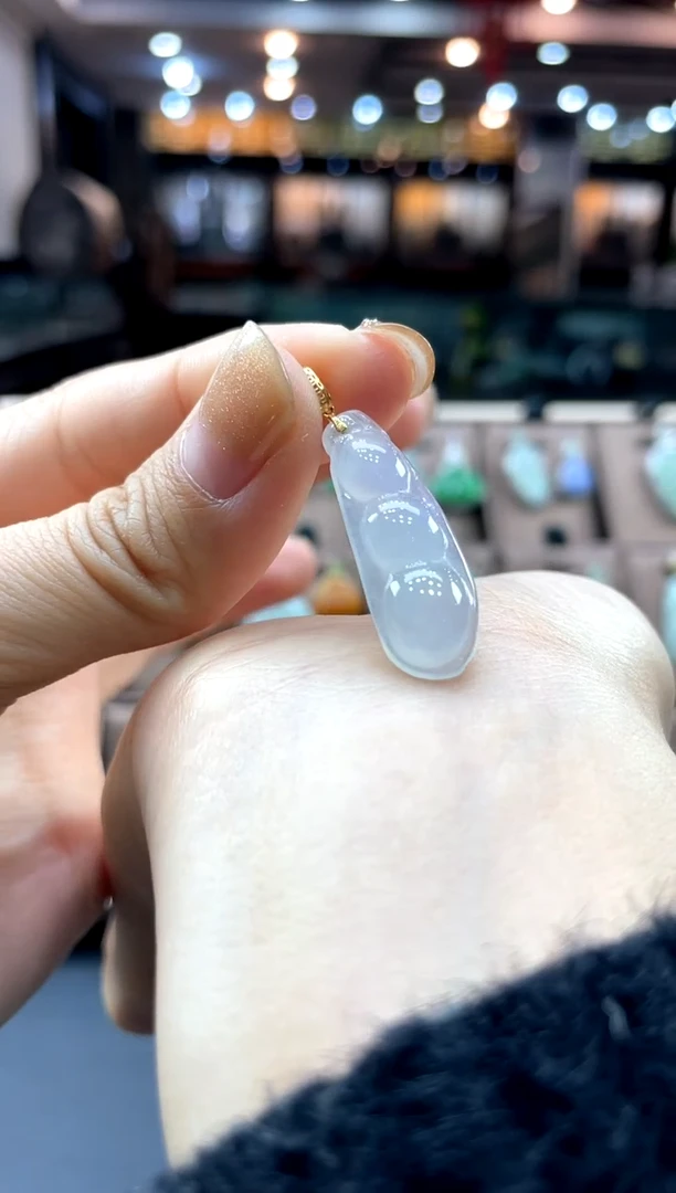 【闪购商品】翡翠颈饰18K金镶嵌福豆