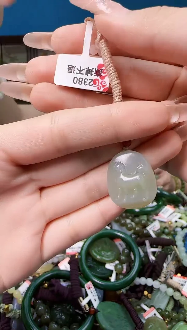 颈饰未镶嵌和田玉多样性发一