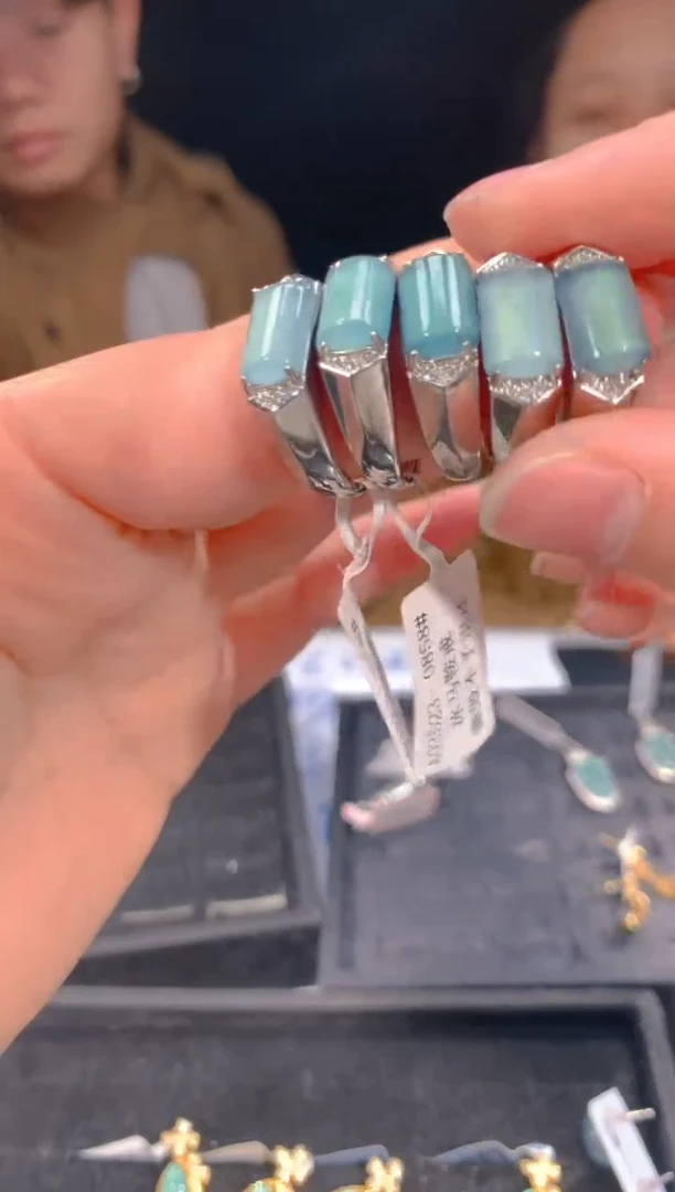 【闪购商品】定制翡翠未镶嵌44定制翡翠，多样性发货（发其一）