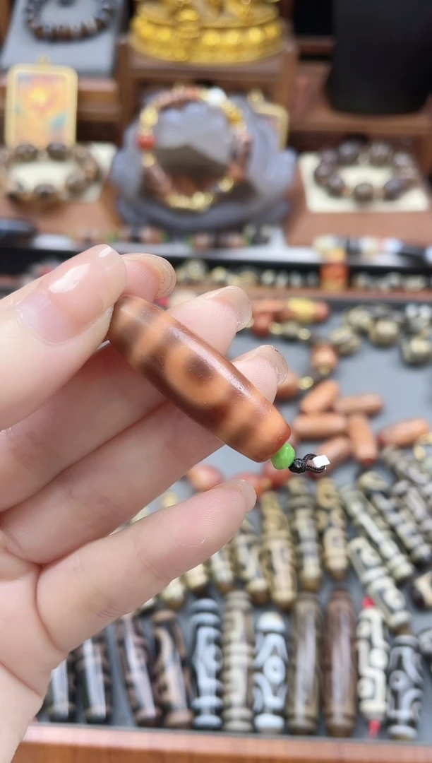 未镶嵌珠珠玛瑙/玉髓小卢红肉三眼