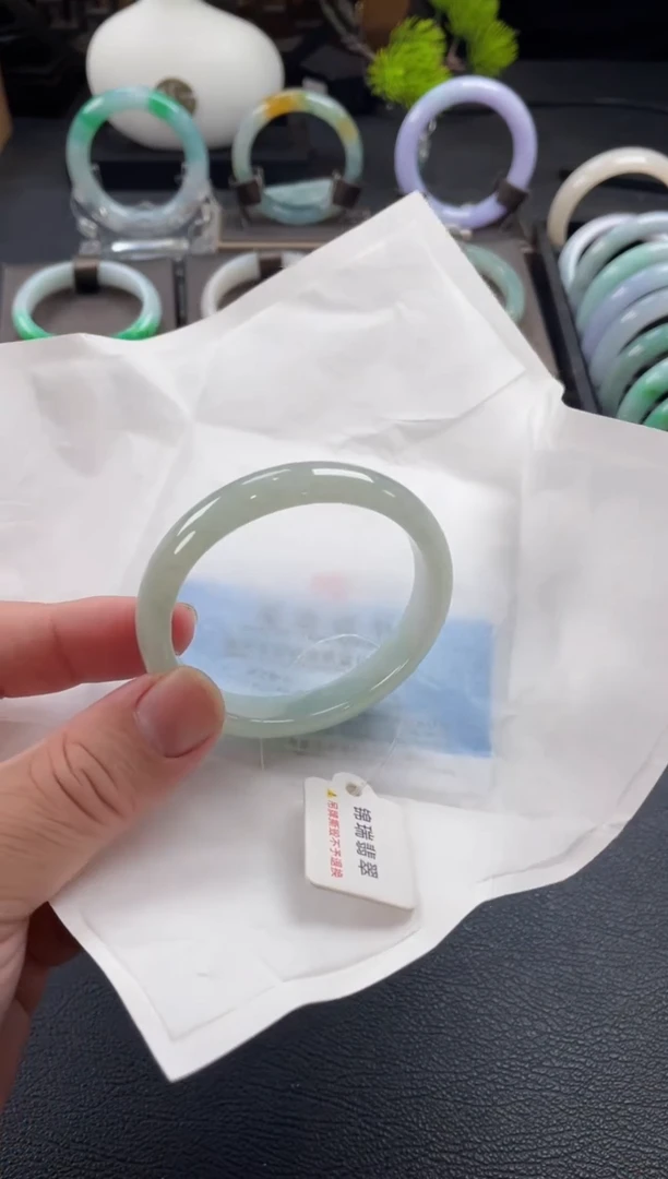 【闪购商品】翡翠手镯未镶嵌有瑕疵 纹裂