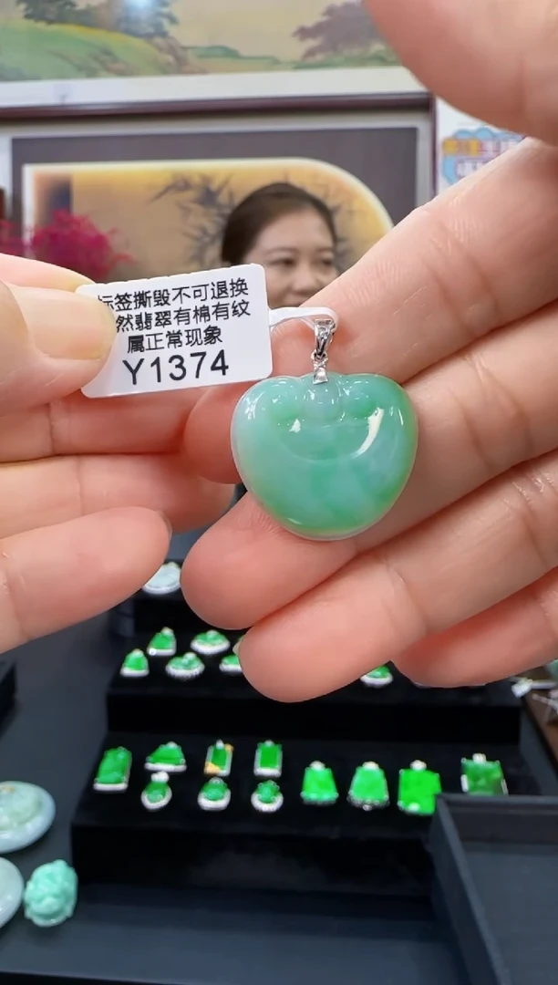 颈饰18K金镶嵌翡翠Y1374心心如意