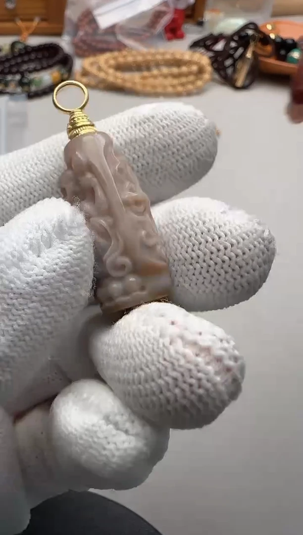 【闪购商品】玛瑙/玉髓颈饰18K金镶嵌玛瑙单珠