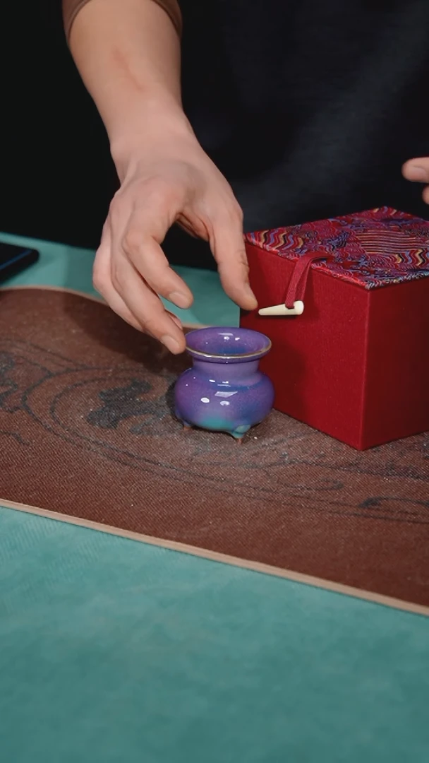 【闪购商品】132-10三足罗汉炉（宋钧点斑 窑变随