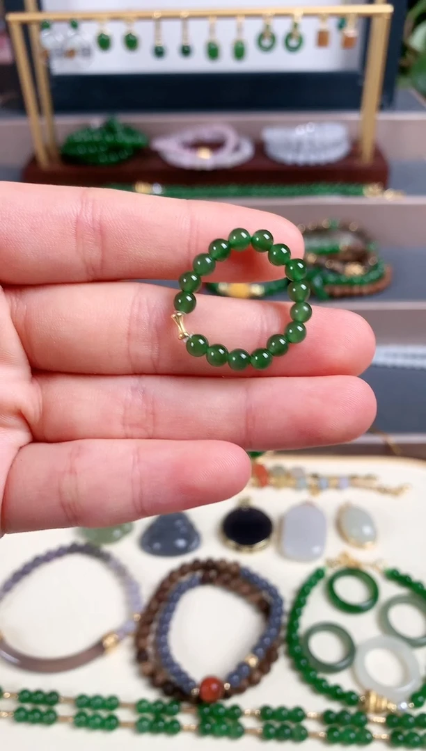 18K金镶嵌戒指和田玉1