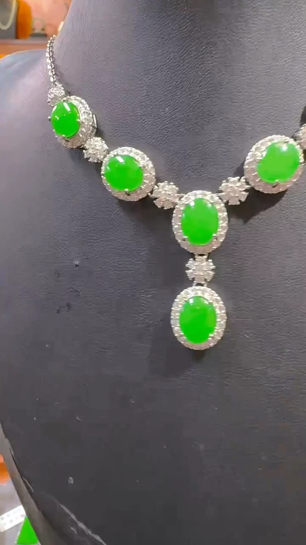 翡翠未镶嵌颈饰天然A货翡翠