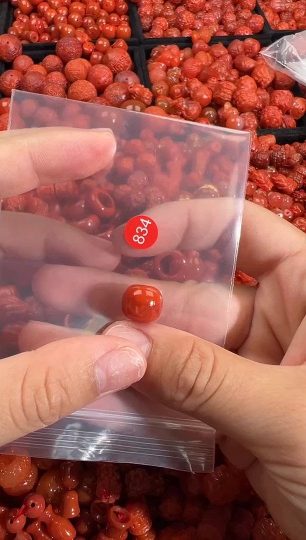 南红玛瑙未镶嵌颈饰1