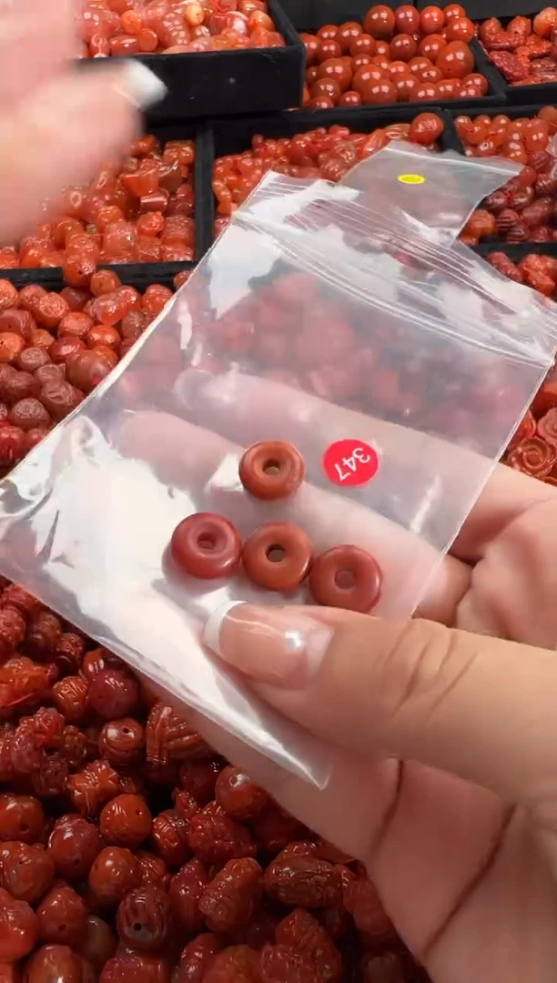颈饰未镶嵌南红玛瑙1