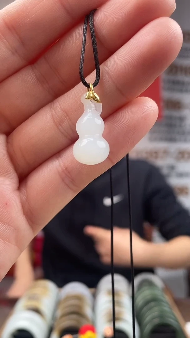 【闪购商品】和田玉颈饰18K金镶嵌葫芦吊坠多样性发一件