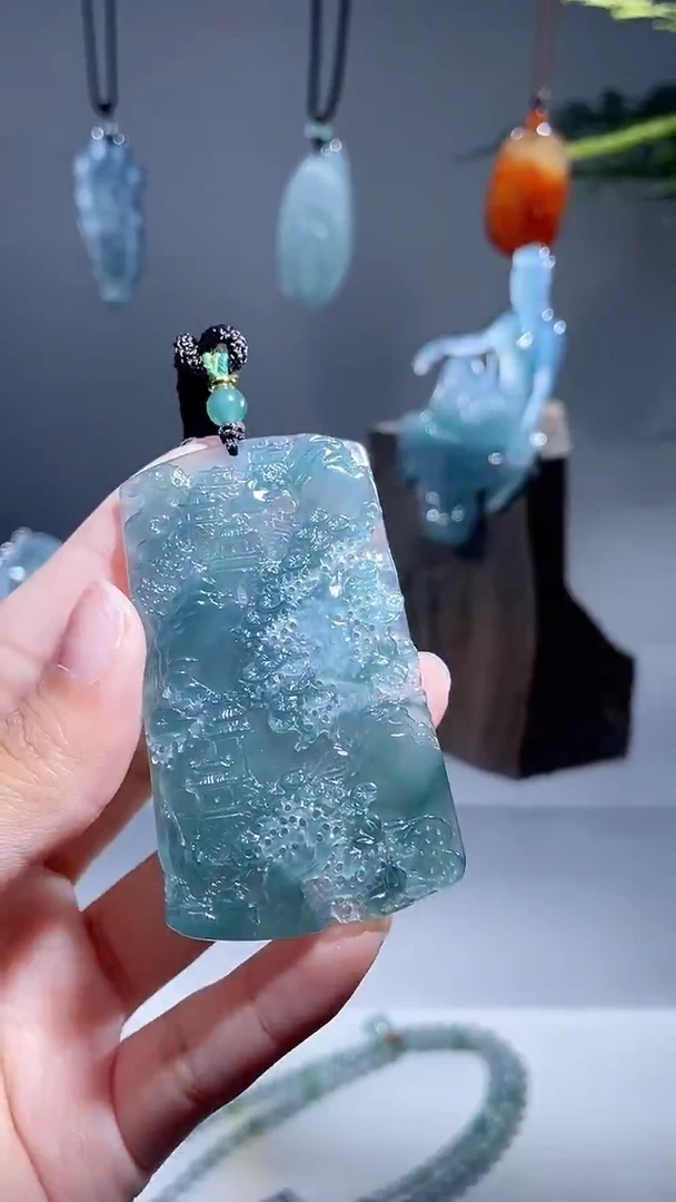 颈饰未镶嵌翡翠试试