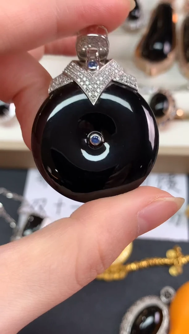 吊坠(不含链)18K金镶嵌翡翠W8|58000