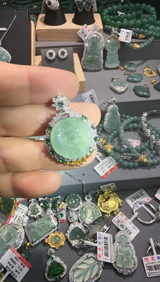 【闪购商品】翡翠吊坠(赠链)未镶嵌翡翠A货源头工厂带证书发
