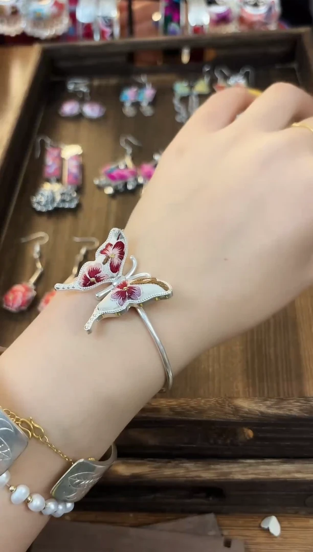 织绣非遗彩云南阁老绣饰品117