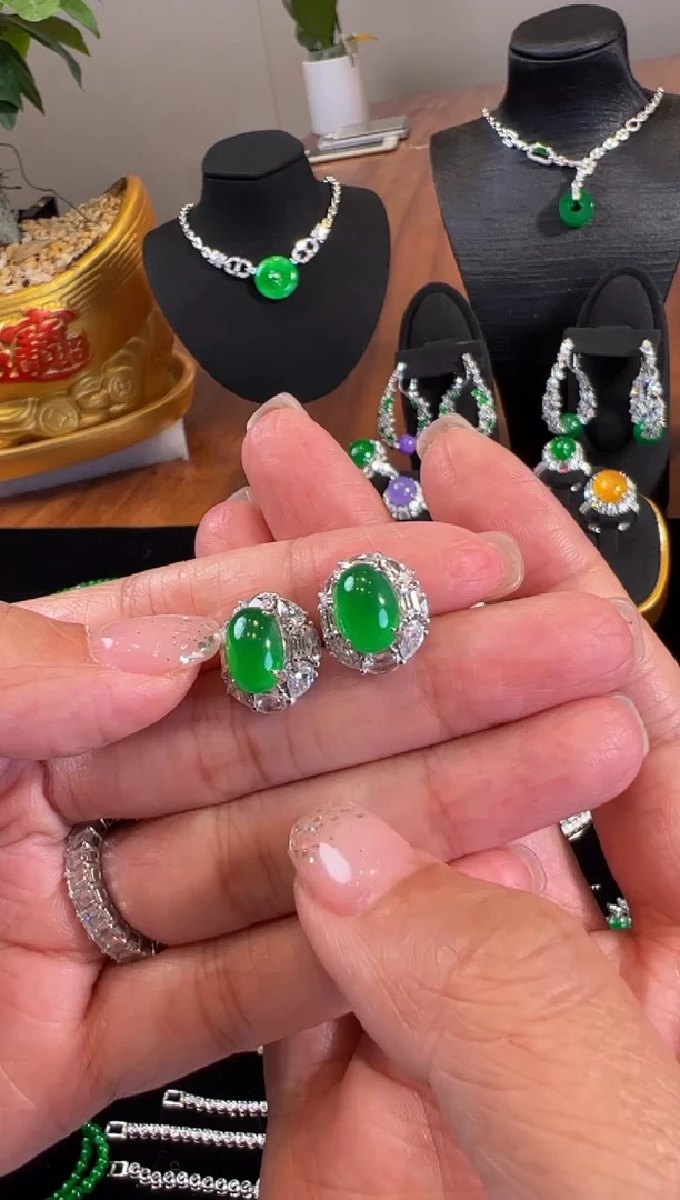 【闪购商品】翡翠耳饰18K金镶嵌蛋面耳钉