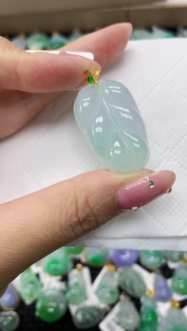 翡翠18K金镶嵌颈饰1111111111