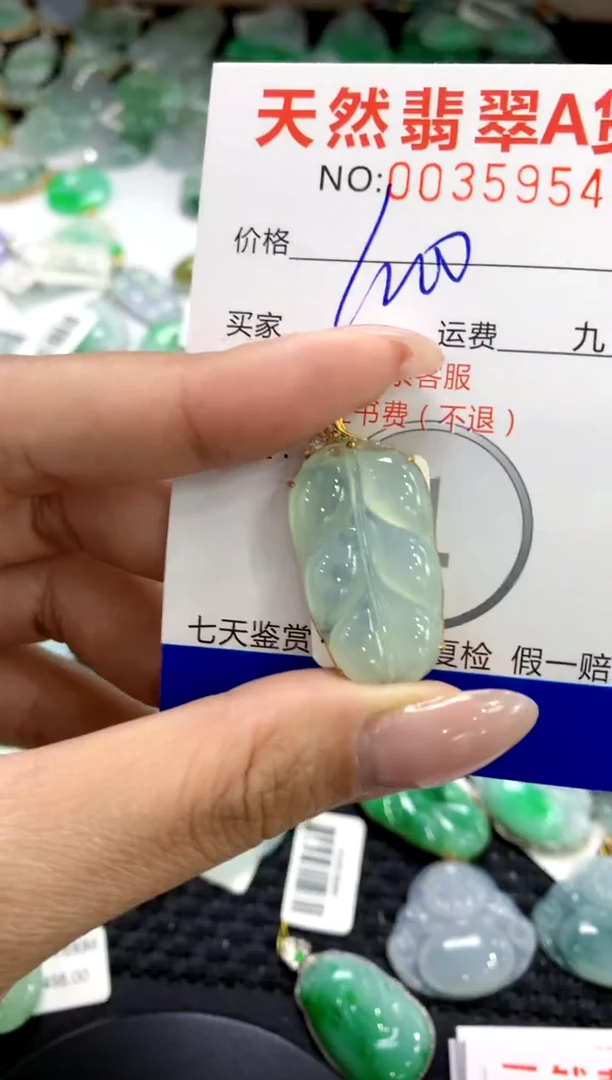 翡翠18K金镶嵌颈饰1111111111111111