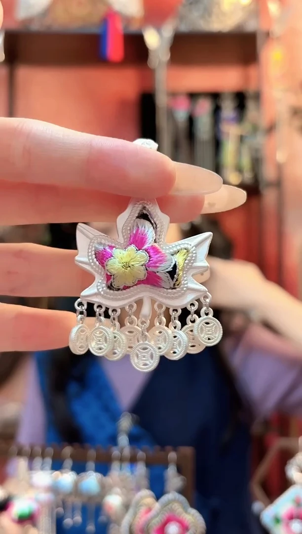 织绣云织谣民族风精美饰品 177