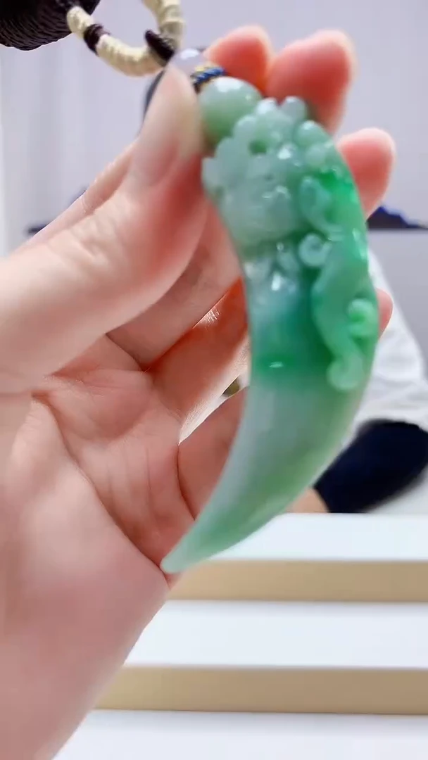 未镶嵌定制翡翠4898zm-毛货挂件龙牙85