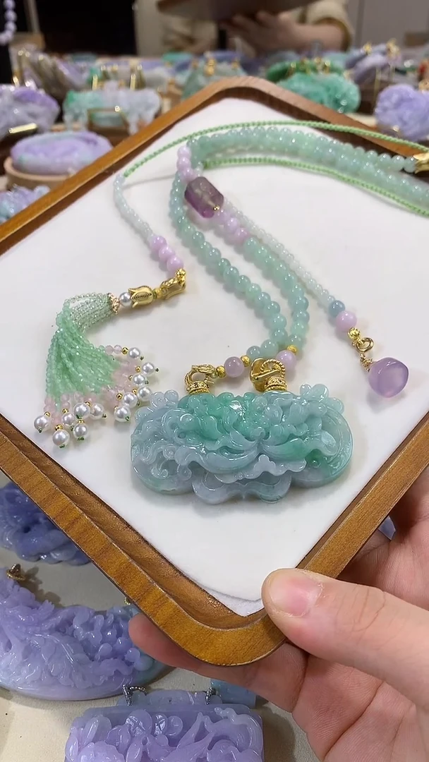 颈饰未镶嵌翡翠吊坠