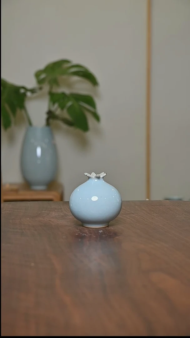 瓶天青釉 小石榴瓶 微瑕 朱家汝窑款