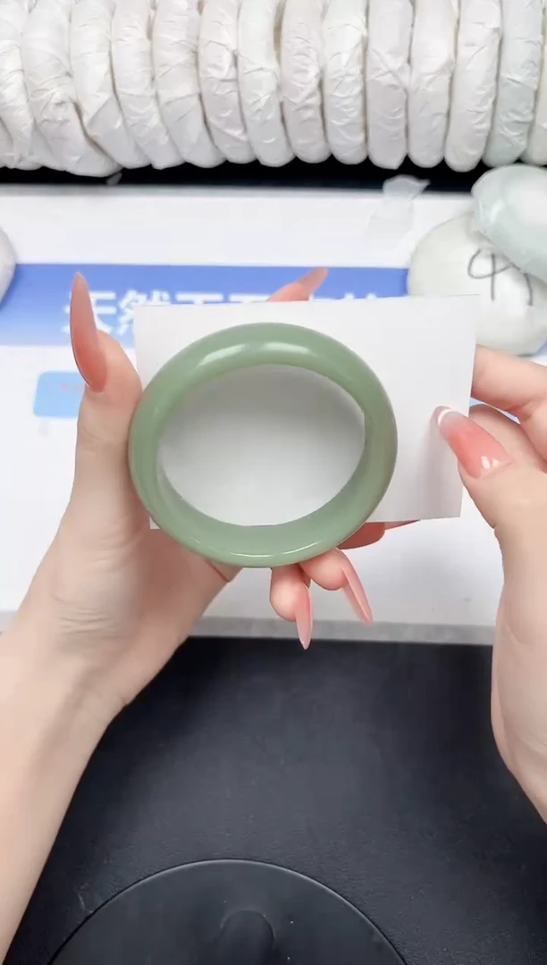 未镶嵌手镯石英质玉55-51.9