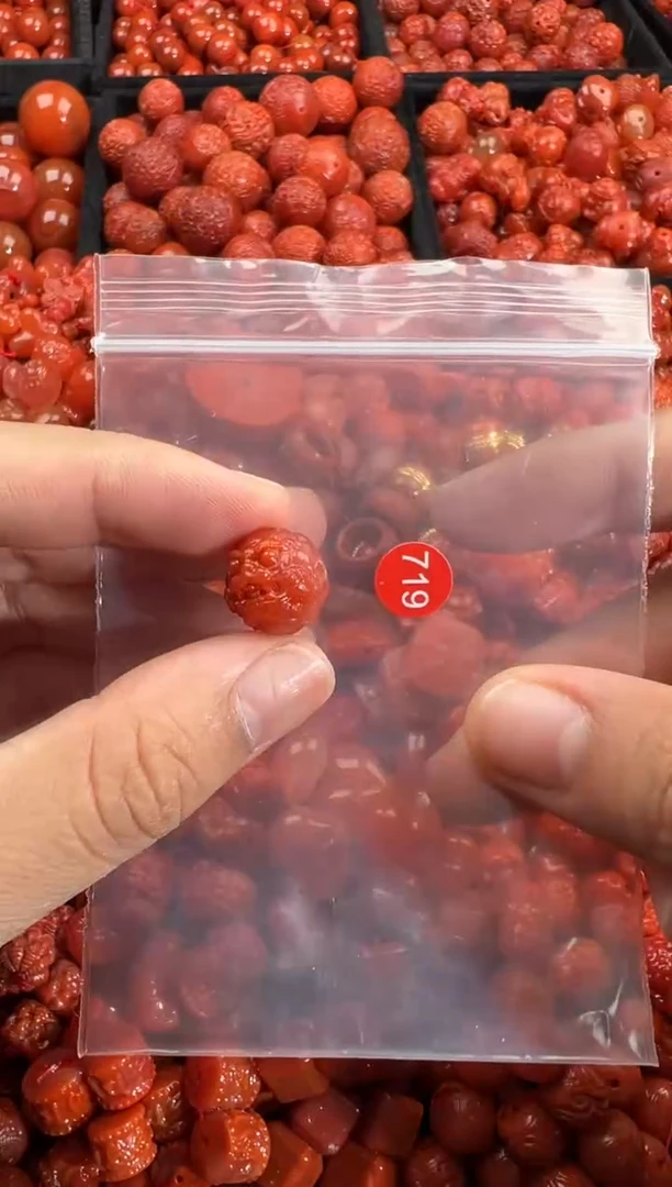 南红玛瑙未镶嵌颈饰1