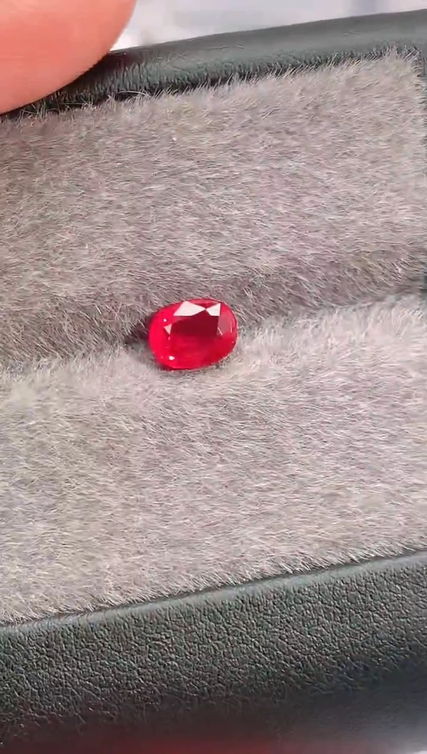 裸石红宝石1.36-40000吉尔德无烧红宝石