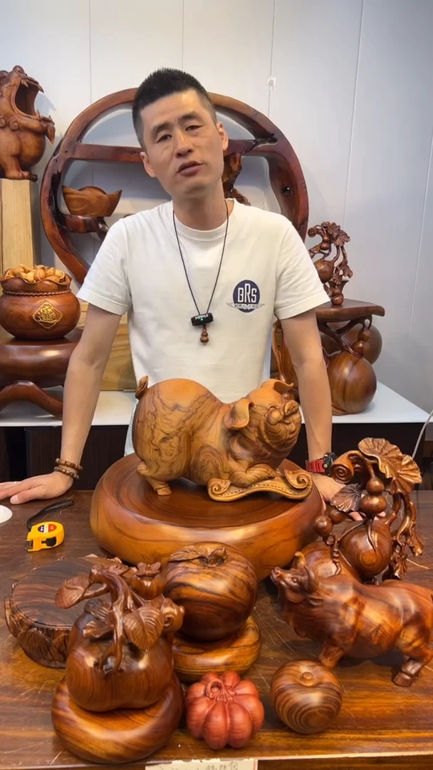 香樟木实木小猪摆件