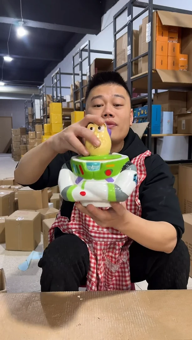 【闪购商品】杯巴斯光年带盖罐