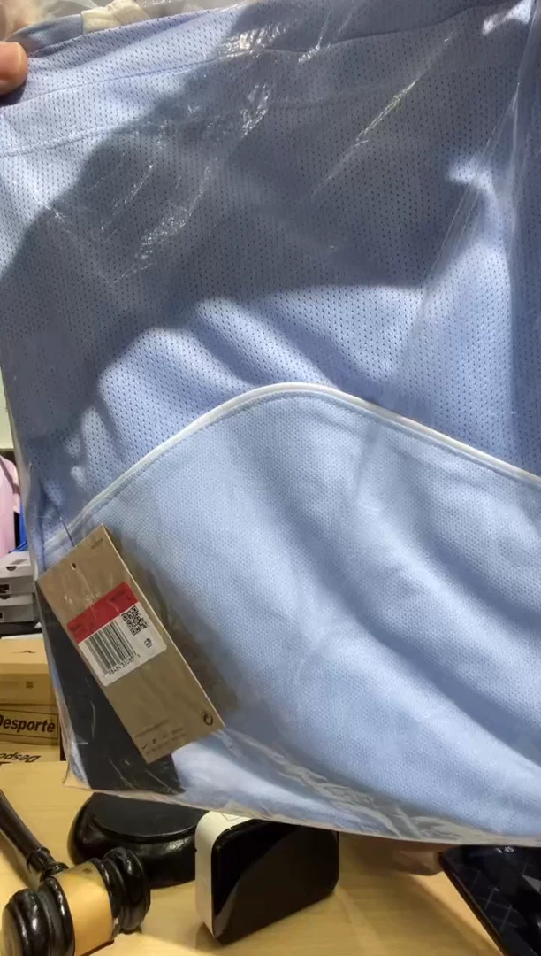梦****?蓝色L码，价格299元不退不换