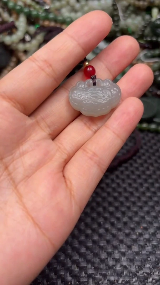 和田玉未镶嵌颈饰1