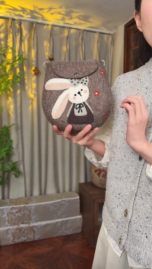 羊毛非遗羊毛毡包 蛋蛋包三花兔