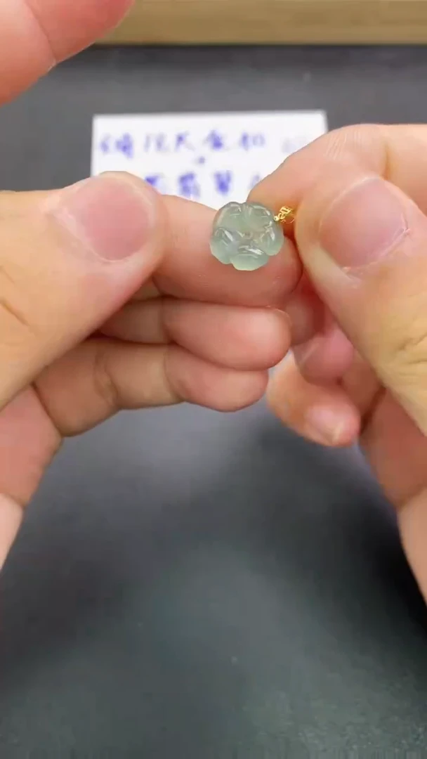 颈饰18K金镶嵌翡翠天然翡翠A货赠皮绳