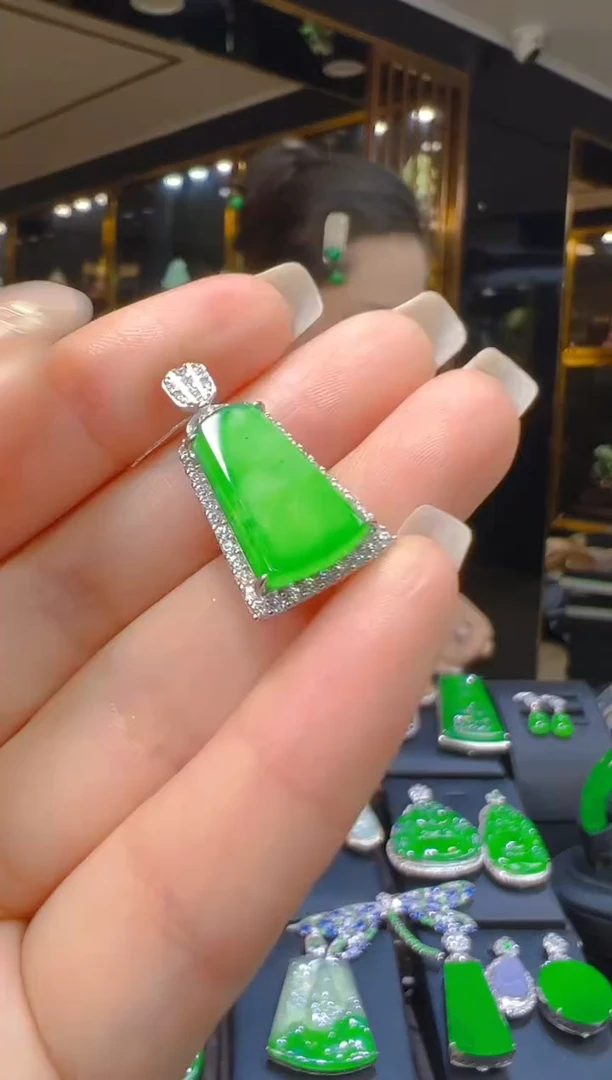 吊坠(赠链)银S925镶嵌翡翠007   （多样性发其一）