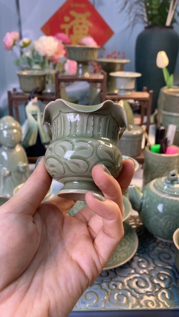 【闪购商品】手工刻花 小花口尊香炉900038