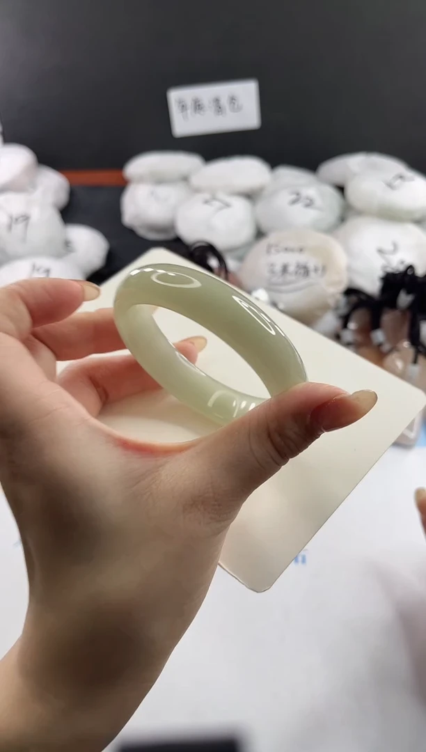 未镶嵌手镯石英质玉多样性发货V164