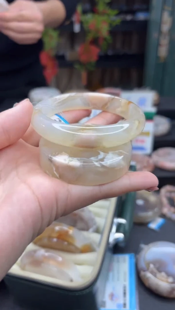 【闪购商品】石英质玉手镯未镶嵌2184（58圈赠送镯心）