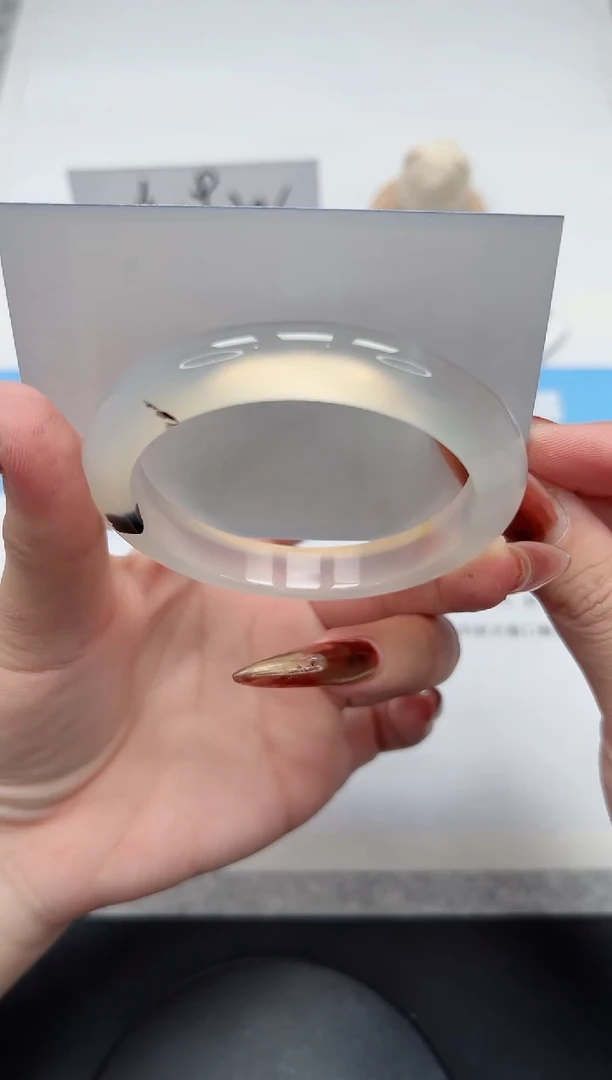 【闪购商品】石英质玉手镯未镶嵌113/56.4草花