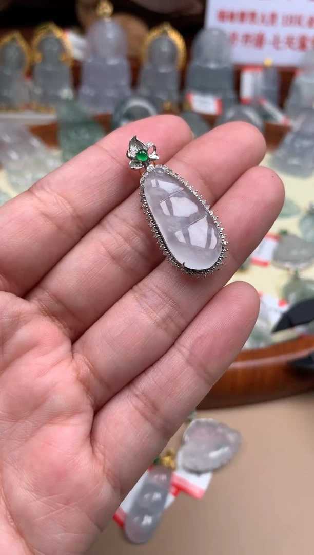 【闪购商品】翡翠颈饰18K金镶嵌豆子