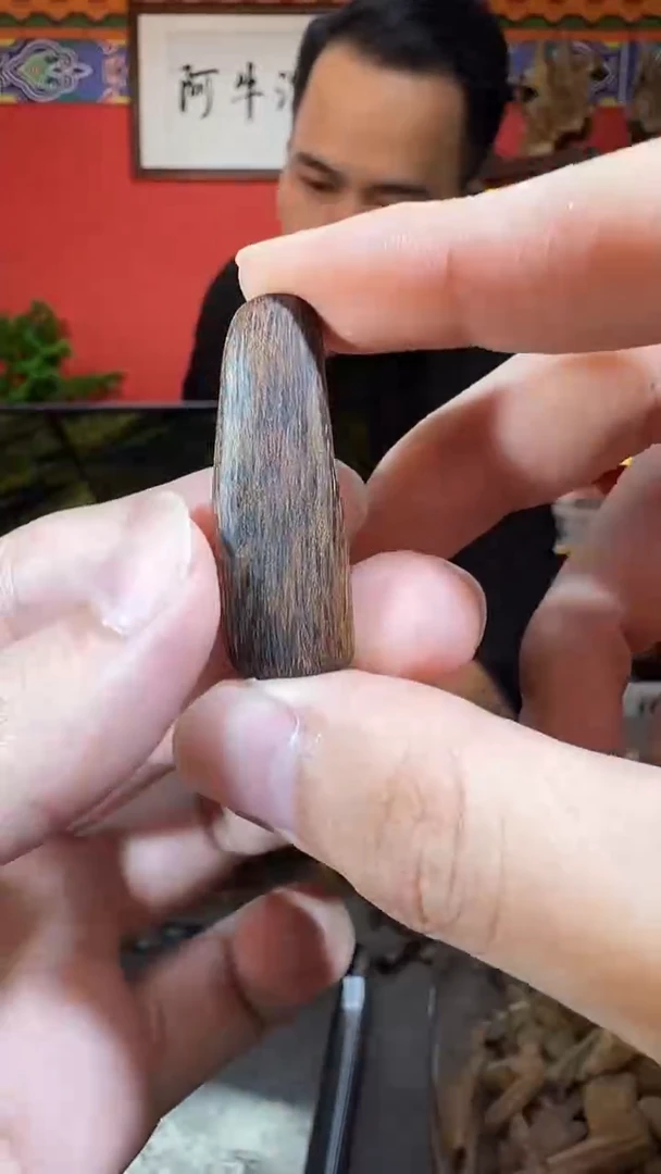 沉香吊坠O6达拉干黑棋树心油多样性发一