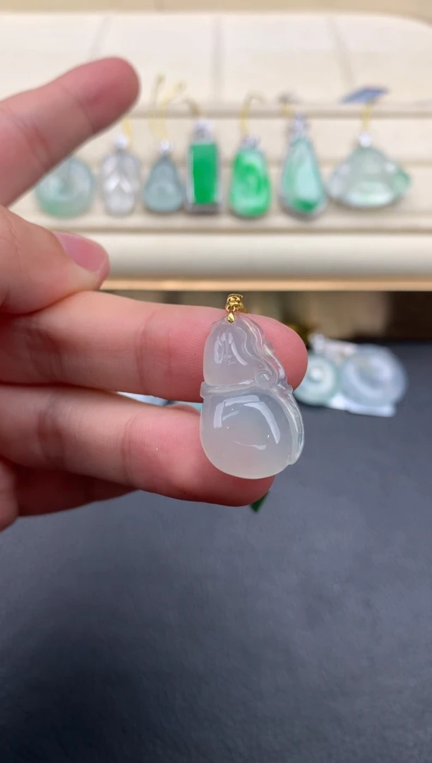 翡翠18K金镶嵌颈饰A400