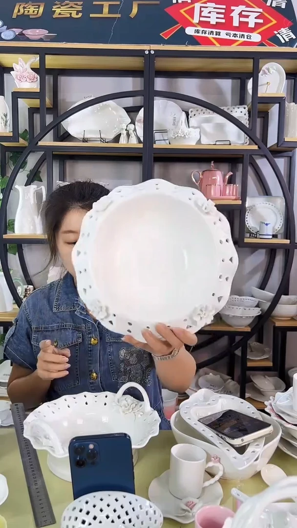 陶瓷手捏花汤碗一只